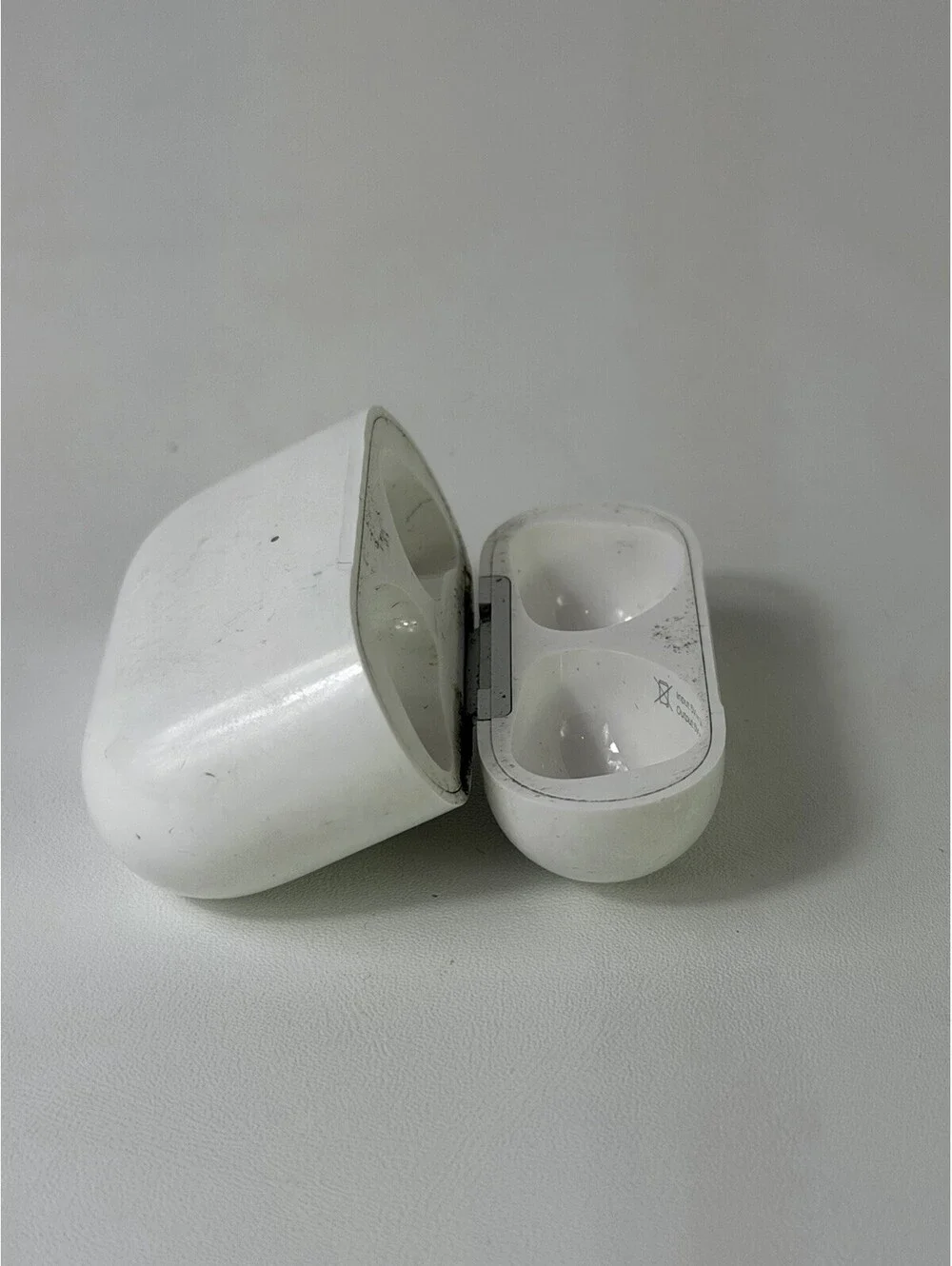 Genuine Apple Airpods Pro 1st Generation Charging Case ONLY A2190 Lightning